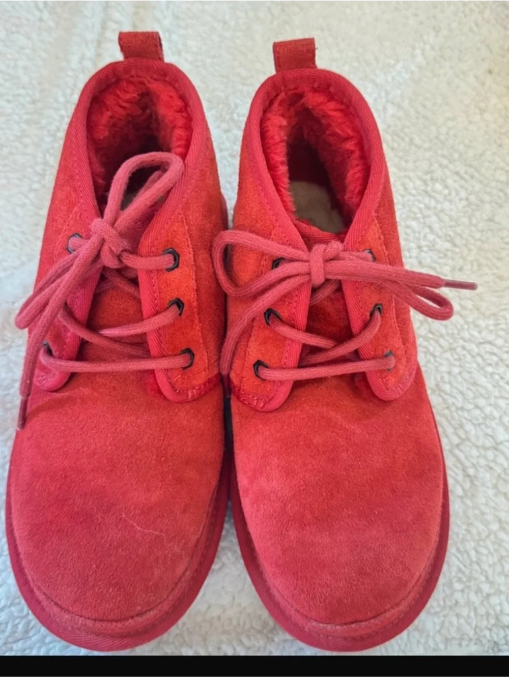 UGG chic red
